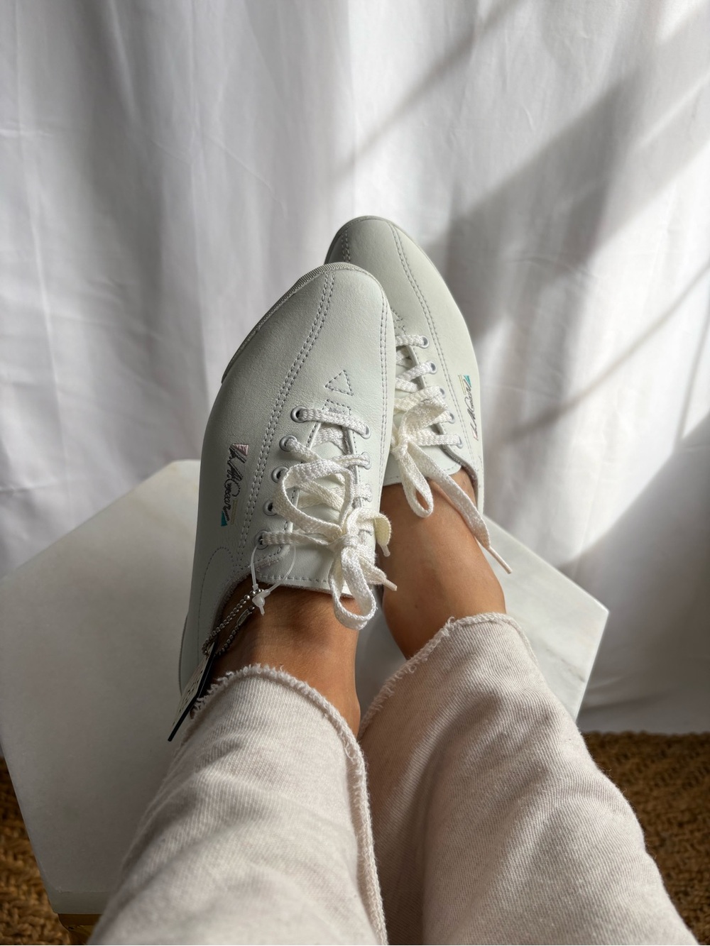 L.A. Gear Women’s White Low-Top Lace-Up Sneakers - Picture 6 of 6